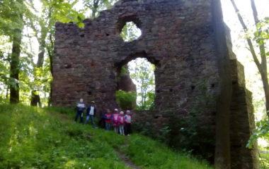 Vycházka s kamarády ze Slunečnice Krnov na hrad Fulštejn - vycházka na hrad 22 380x240
