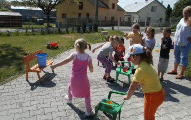 školní rok 2010 - 2011 - děts.den 2011 17 380x240