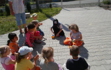 školní rok 2010 - 2011 - děts.den 2011 9 380x240