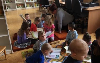 v knihovně - IMG 20190329 WA0005 380x240