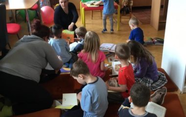 v knihovně - IMG 20190329 WA0025 380x240