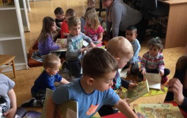 v knihovně - IMG 20190329 WA0028 380x240