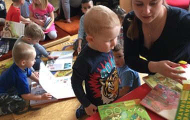 v knihovně - IMG 20190329 WA0030 380x240