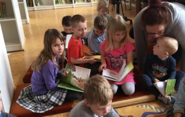 v knihovně - IMG 20190329 WA0031 380x240