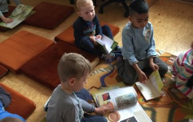 v knihovně - IMG 20190329 WA0037 380x240