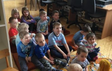 v knihovně - IMG 20190329 WA0043 380x240