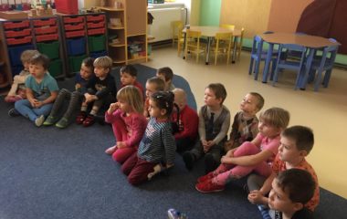 divadlo u nás ve školce - IMG 20191207 WA0005 380x240