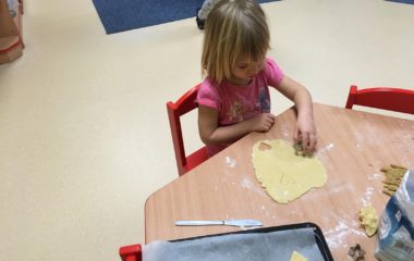 zdobili jsme perníčky a pekli cukrovíčko - IMG 20191224 WA0035 380x240