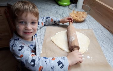 jak jsme plnili " podzimní seznam" - pečení štrůdlu Adámek 380x240