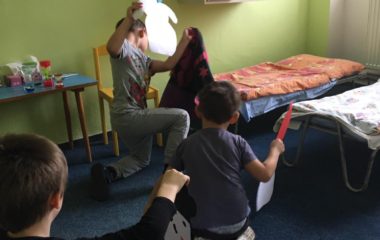 únor plný her s pěnou, sněhuláky a "kostráčky" - IMG 20210212 WA0002 380x240