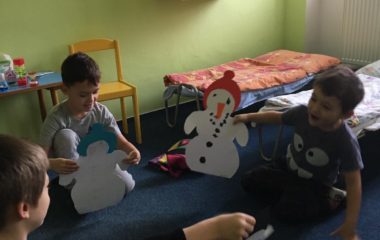 únor plný her s pěnou, sněhuláky a "kostráčky" - IMG 20210212 WA0062 380x240