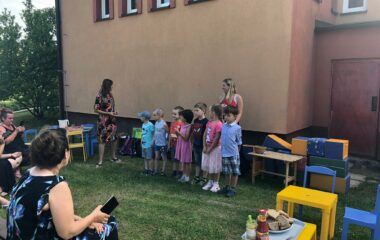zahradní slavnost "pasování předškoláčku" - IMG 20220627 WA0022 380x240