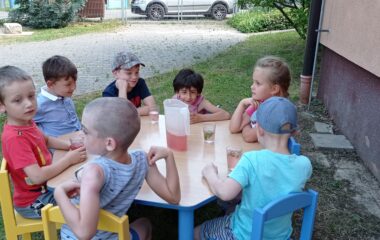 zahradní slavnost "pasování předškoláčku" - IMG 20220627 153646 380x240