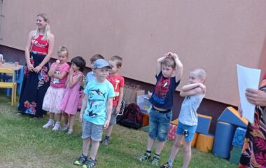zahradní slavnost "pasování předškoláčku" - IMG 20220627 154000 380x240