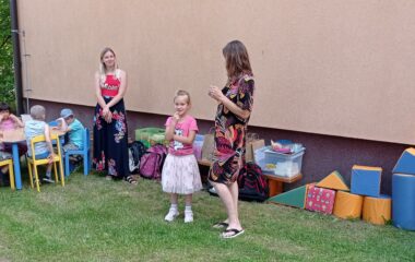 zahradní slavnost "pasování předškoláčku" - IMG 20220627 154549 380x240