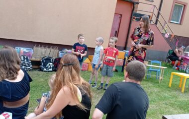 zahradní slavnost "pasování předškoláčku" - IMG 20220627 154844 380x240