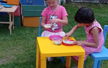 zahradní slavnost "pasování předškoláčku" - IMG 20220627 160759 380x240