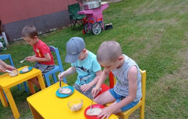 zahradní slavnost "pasování předškoláčku" - IMG 20220627 161222 380x240
