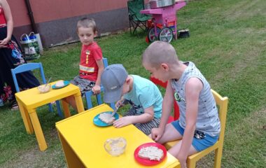 zahradní slavnost "pasování předškoláčku" - IMG 20220627 161345 380x240