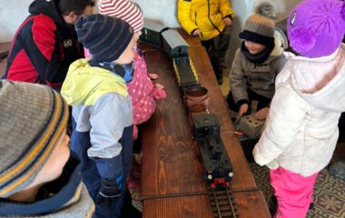 proch&aacute;zka k vlakov&eacute;mu n&aacute;draž&iacute; - 11595b27 5528 45b9 ad11 5f5b3daf7685 380x240