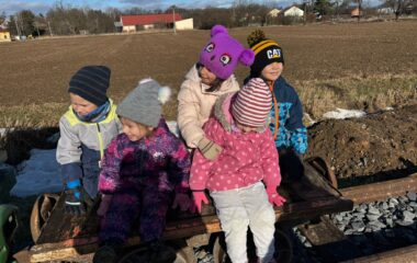 proch&aacute;zka k vlakov&eacute;mu n&aacute;draž&iacute; - 4e13ee29 ffbe 44f5 9057 1843f14ee752 380x240