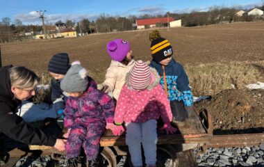 proch&aacute;zka k vlakov&eacute;mu n&aacute;draž&iacute; - 582973f6 414c 4098 9a99 4d46b2ccdc42 380x240