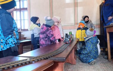 proch&aacute;zka k vlakov&eacute;mu n&aacute;draž&iacute; - 6191ffcf 836a 4cc3 a250 1d231e635676 380x240