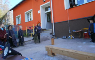 školní rok 2011 - 2012 - čarodějničky 140 380x240