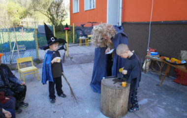 školní rok 2011 - 2012 - čarodějničky 58 380x240