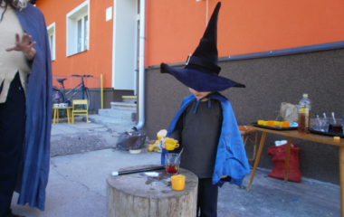 školní rok 2011 - 2012 - čarodějničky 65 380x240