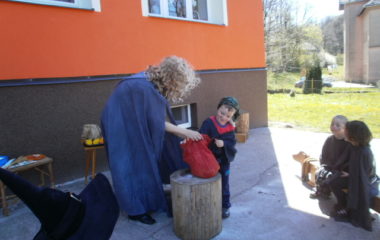 školní rok 2011 - 2012 - čarodějničky 87 1 380x240