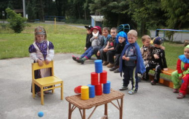 školní rok 2010 - 2011 - dětký den 33 380x240