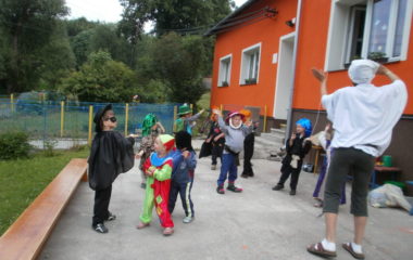 školní rok 2010 - 2011 - dětký den 4 380x240
