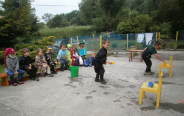 školní rok 2010 - 2011 - dětký den 50 380x240