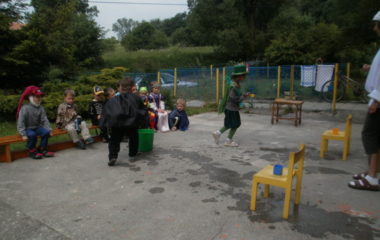 školní rok 2010 - 2011 - dětký den 52 380x240