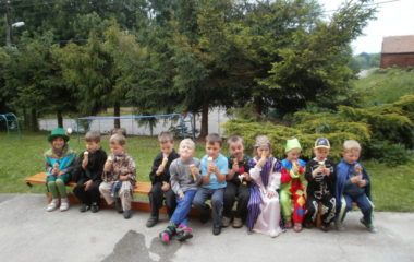školní rok 2010 - 2011 - dětký den 57 380x240