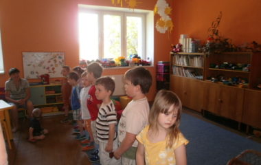 školní rok 2011 - 2012 - svátek matek 14 380x240