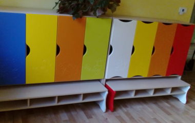 letošní zvelebování naší školičky  -  moc za to děkujeme.... - šatna 7 380x240
