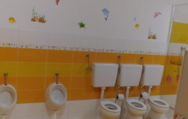 letošní zvelebování naší školičky  -  moc za to děkujeme.... - DSC 5001 380x240