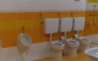 letošní zvelebování naší školičky  -  moc za to děkujeme.... - DSC 5005 380x240