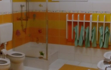 letošní zvelebování naší školičky  -  moc za to děkujeme.... - DSC 5007 380x240