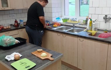 Dny plné pečení - na svačinku jsme si upekli "štrůdlik" a na oběd jsme měli "lasagne pana starosty" - IMG 20210923 080127 380x240