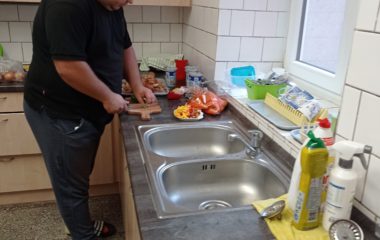 Dny plné pečení - na svačinku jsme si upekli "štrůdlik" a na oběd jsme měli "lasagne pana starosty" - IMG 20210923 080131 380x240