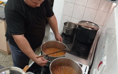 Dny plné pečení - na svačinku jsme si upekli "štrůdlik" a na oběd jsme měli "lasagne pana starosty" - IMG 20210923 090908 380x240
