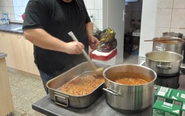 Dny plné pečení - na svačinku jsme si upekli "štrůdlik" a na oběd jsme měli "lasagne pana starosty" - IMG 20210923 094949 380x240
