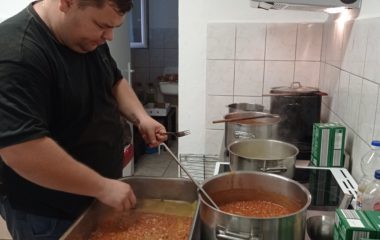 Dny plné pečení - na svačinku jsme si upekli "štrůdlik" a na oběd jsme měli "lasagne pana starosty" - IMG 20210923 095027 380x240