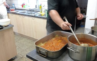 Dny plné pečení - na svačinku jsme si upekli "štrůdlik" a na oběd jsme měli "lasagne pana starosty" - IMG 20210923 095354 380x240