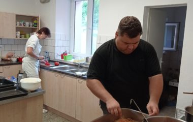 Dny plné pečení - na svačinku jsme si upekli "štrůdlik" a na oběd jsme měli "lasagne pana starosty" - IMG 20210923 095449 380x240