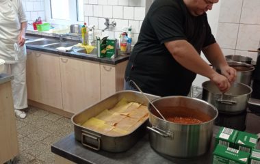 Dny plné pečení - na svačinku jsme si upekli "štrůdlik" a na oběd jsme měli "lasagne pana starosty" - IMG 20210923 095651 1 380x240