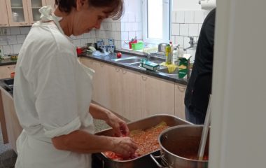 Dny plné pečení - na svačinku jsme si upekli "štrůdlik" a na oběd jsme měli "lasagne pana starosty" - IMG 20210923 100405 380x240